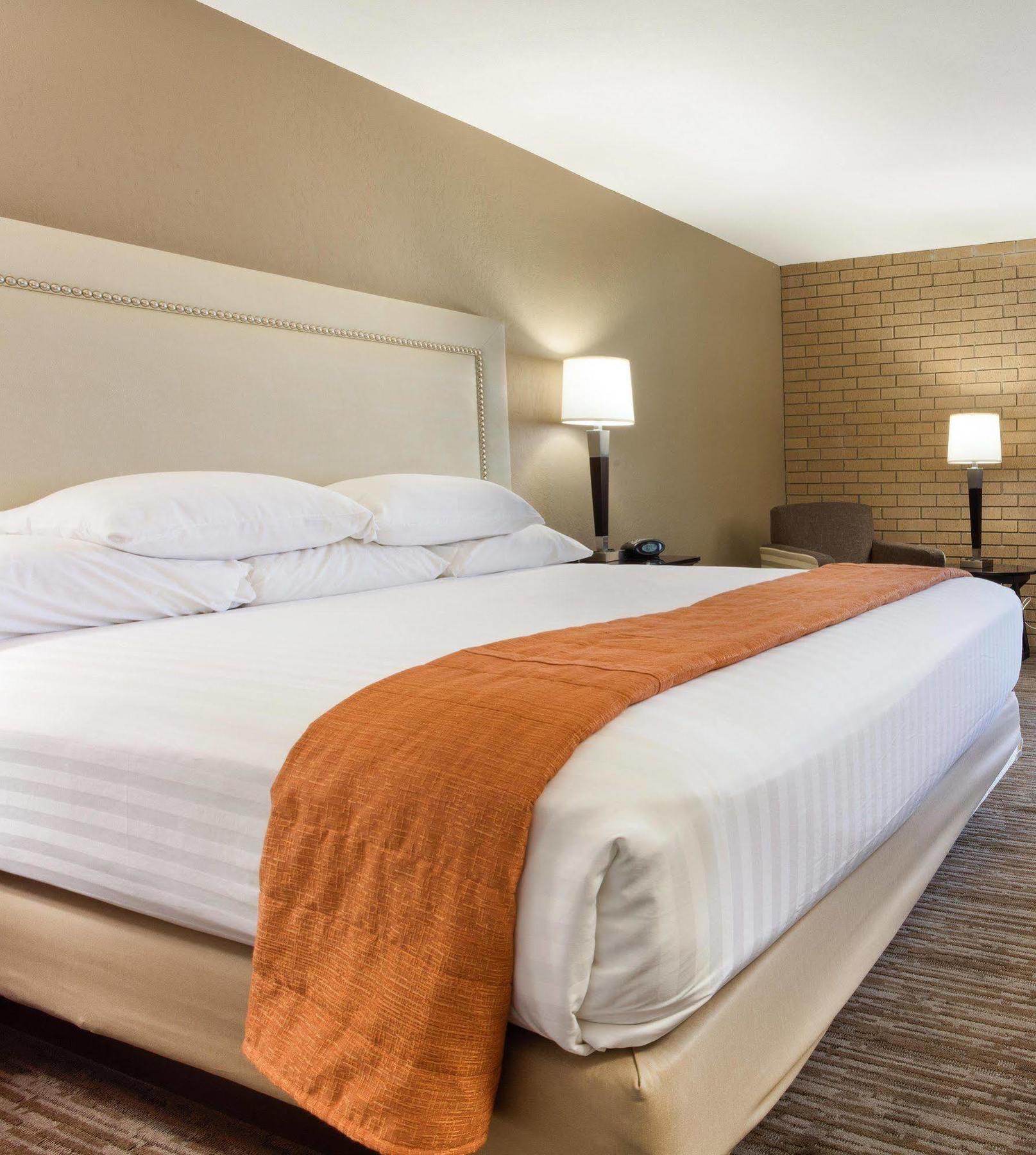 Drury Inn & Suites Kansas City Airport Kültér fotó